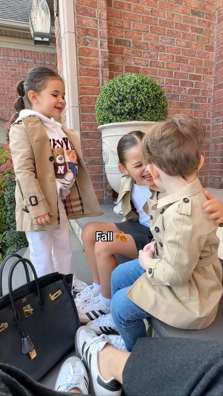 Post 9 by Victoria on Instagram (video)