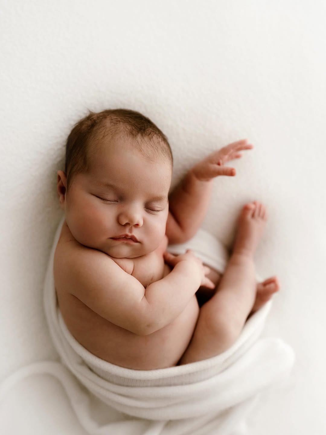 Post 2 by Sunshine Coast Photographer | Maternity & Newborn – Linzie Russo on Instagram (carousel)