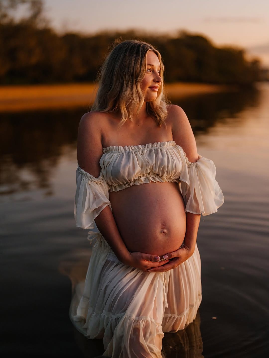 Post 6 by Sunshine Coast Photographer | Maternity & Newborn – Linzie Russo on Instagram (carousel)