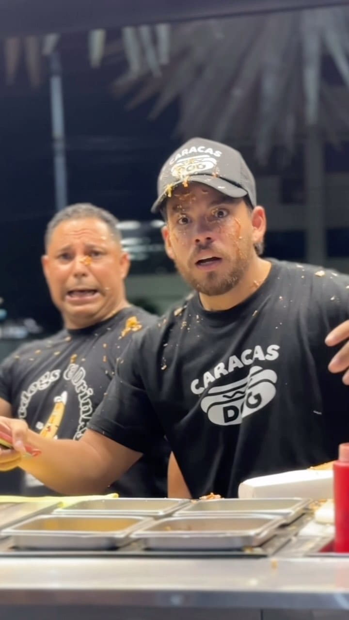 Post 10 by CARACAS DOG 🌭🇻🇪 LOS VERDADEROS ASQUEROSITOS on Instagram (video)