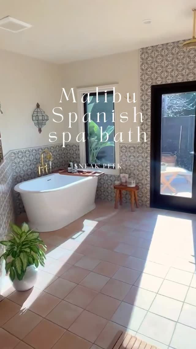 Post 4 by Alexandra Rae on Instagram (video)