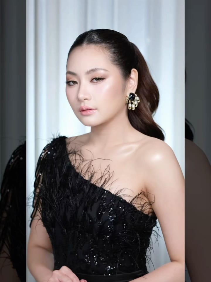 Post 6 by Li Jing MakeUpArtists&Course🇲🇨 on Instagram (carousel)
