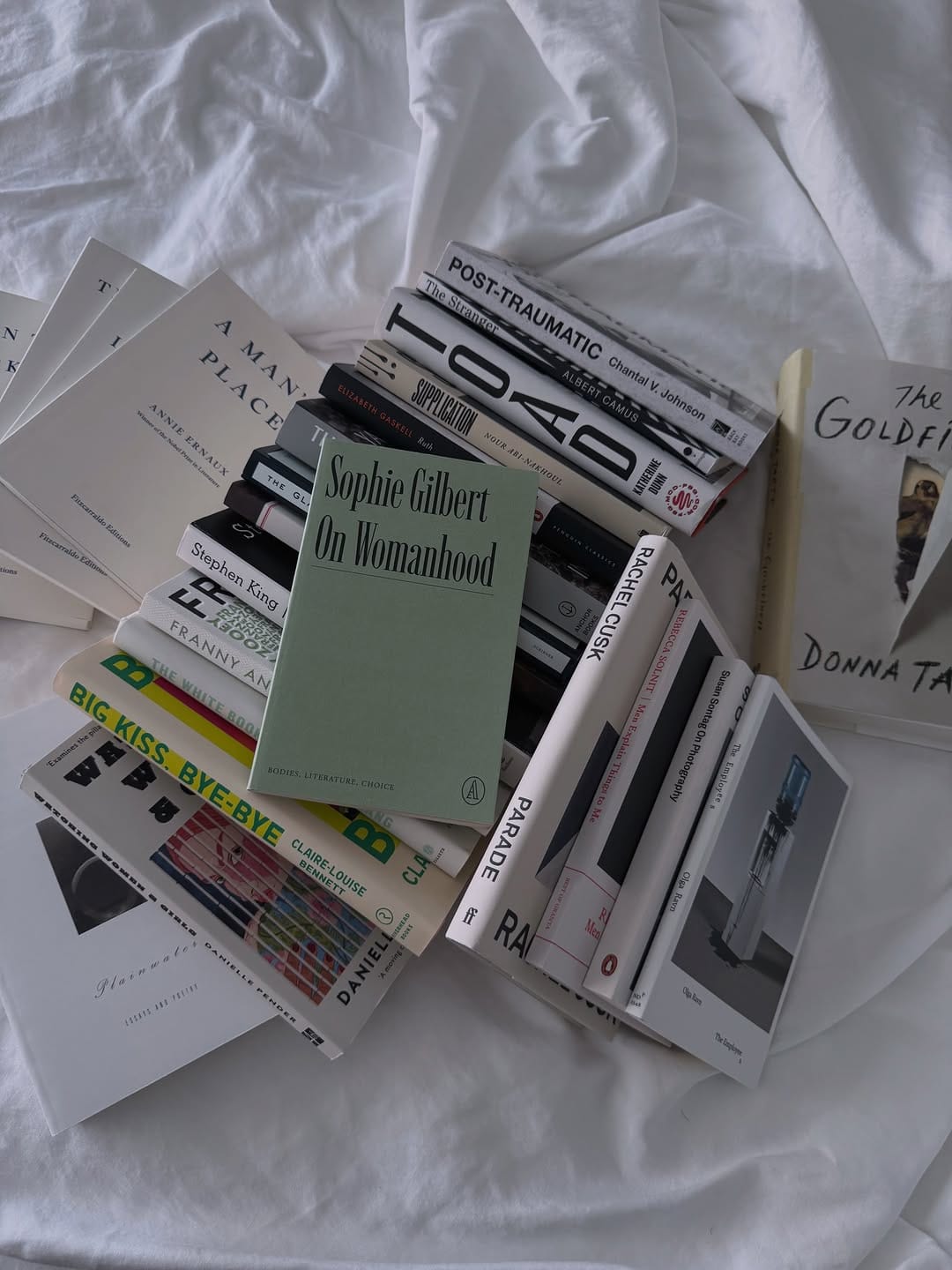 Post 1 by Maureen’s Bookstagram 🎀 on Instagram (carousel)