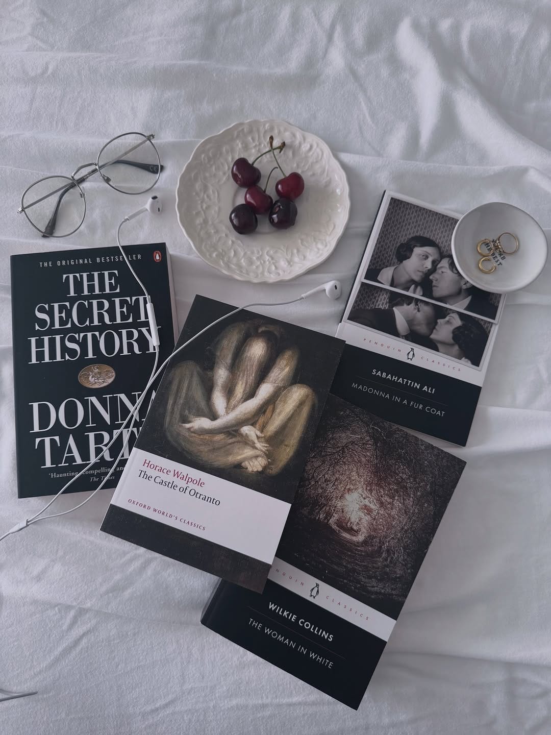Post 5 by Maureen’s Bookstagram 🎀 on Instagram (carousel)