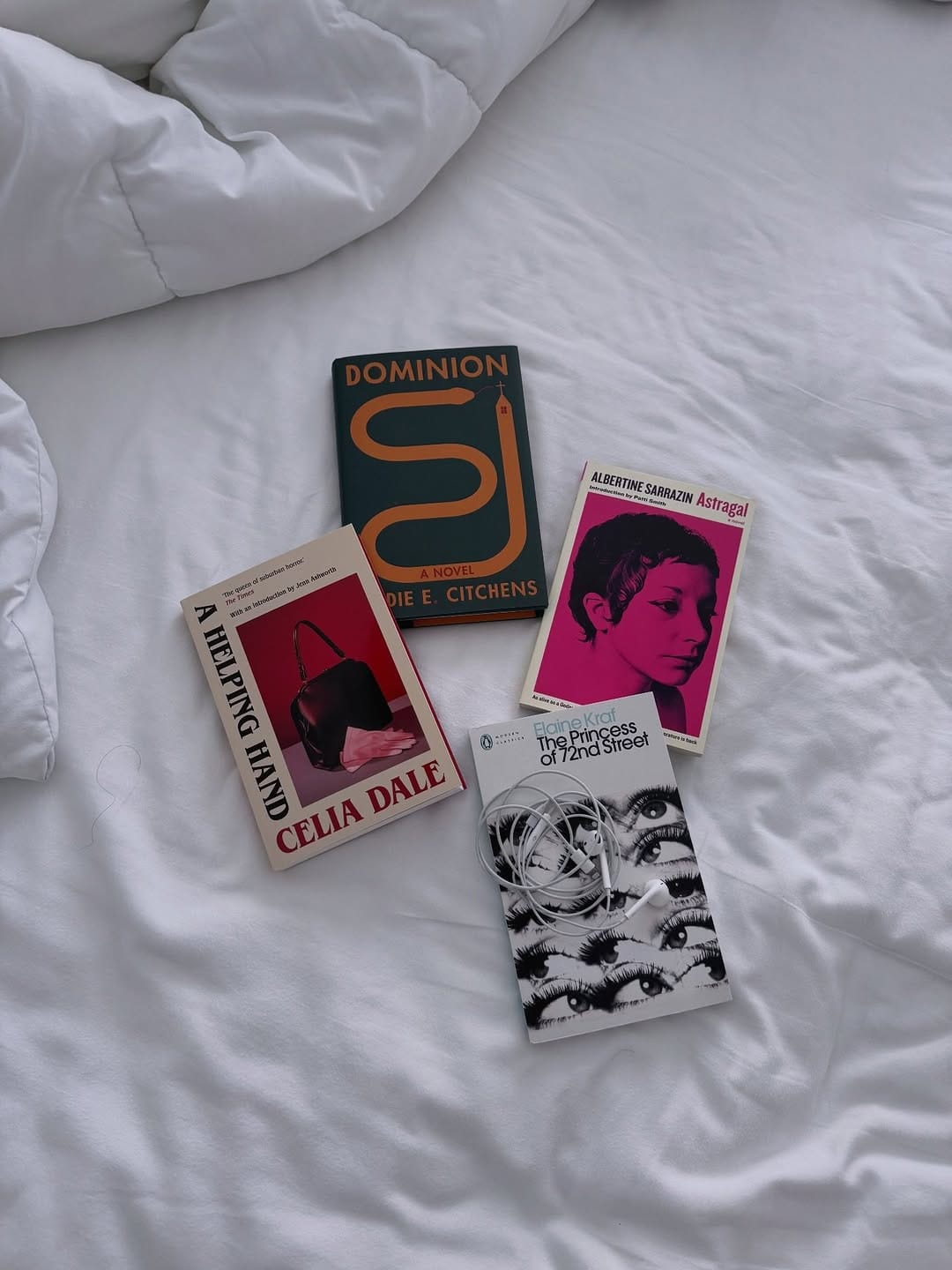 Post 10 by Maureen’s Bookstagram 🎀 on Instagram (carousel)
