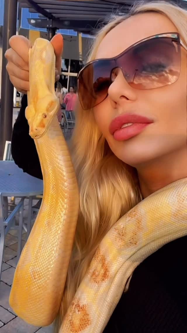 Post 5 by Sarah Connor on Instagram (video)