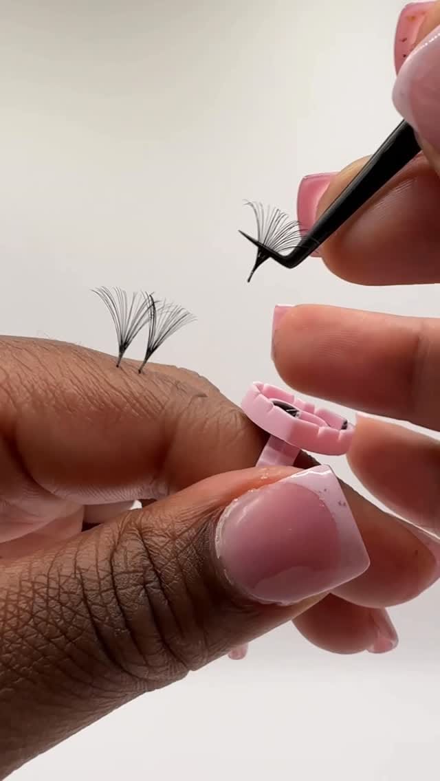 Post 3 by 𝐏𝐡𝐢𝐥𝐥𝐲 𝐋𝐚𝐬𝐡 𝐓𝐞𝐜𝐡 | 𝐋𝐚𝐬𝐡 𝐒𝐮𝐩𝐩𝐥𝐢𝐞𝐫 on Instagram (video)
