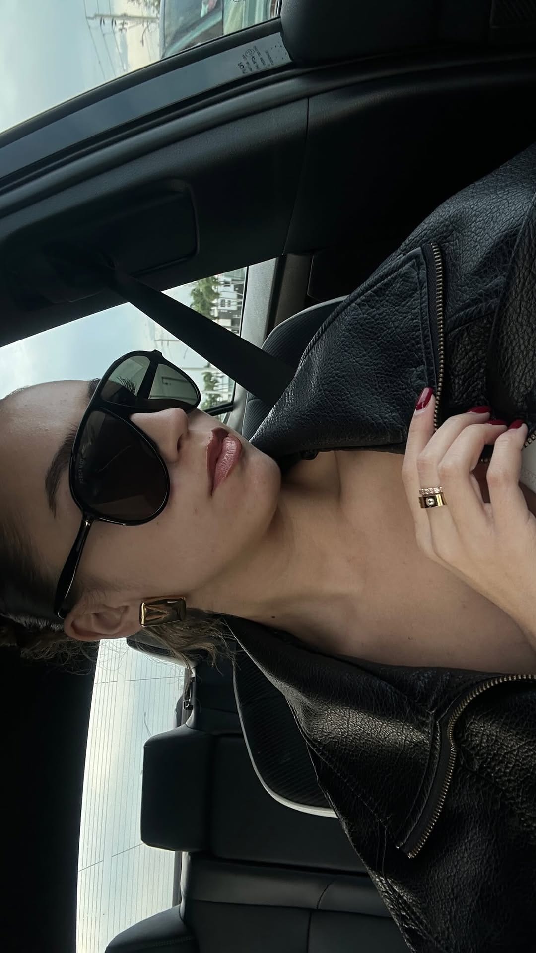 Post 6 by Nathalie Rojas | Fashion Blogger | Stylist on Instagram (video)