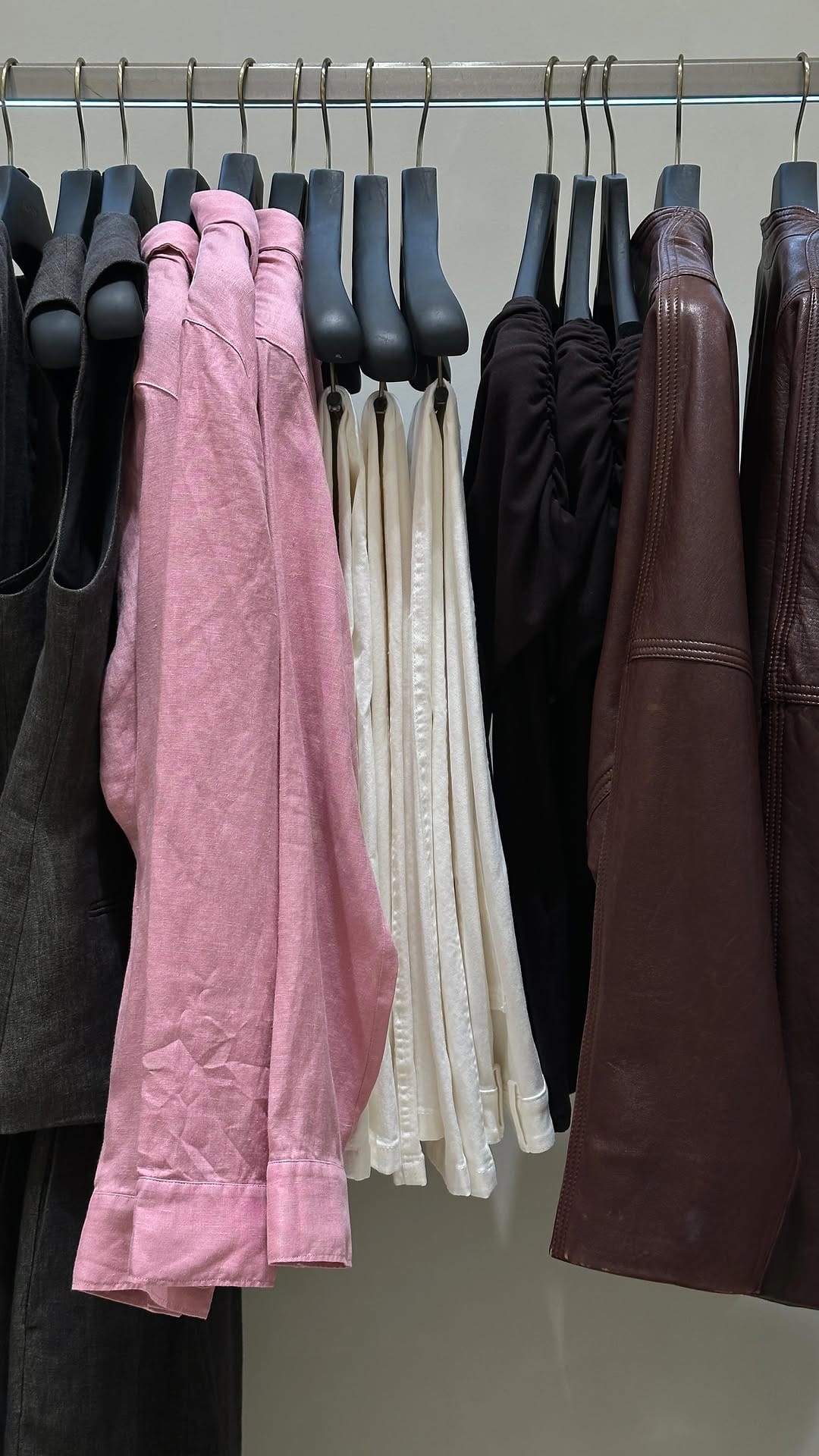 Post 8 by Nathalie Rojas | Fashion Blogger | Stylist on Instagram (video)