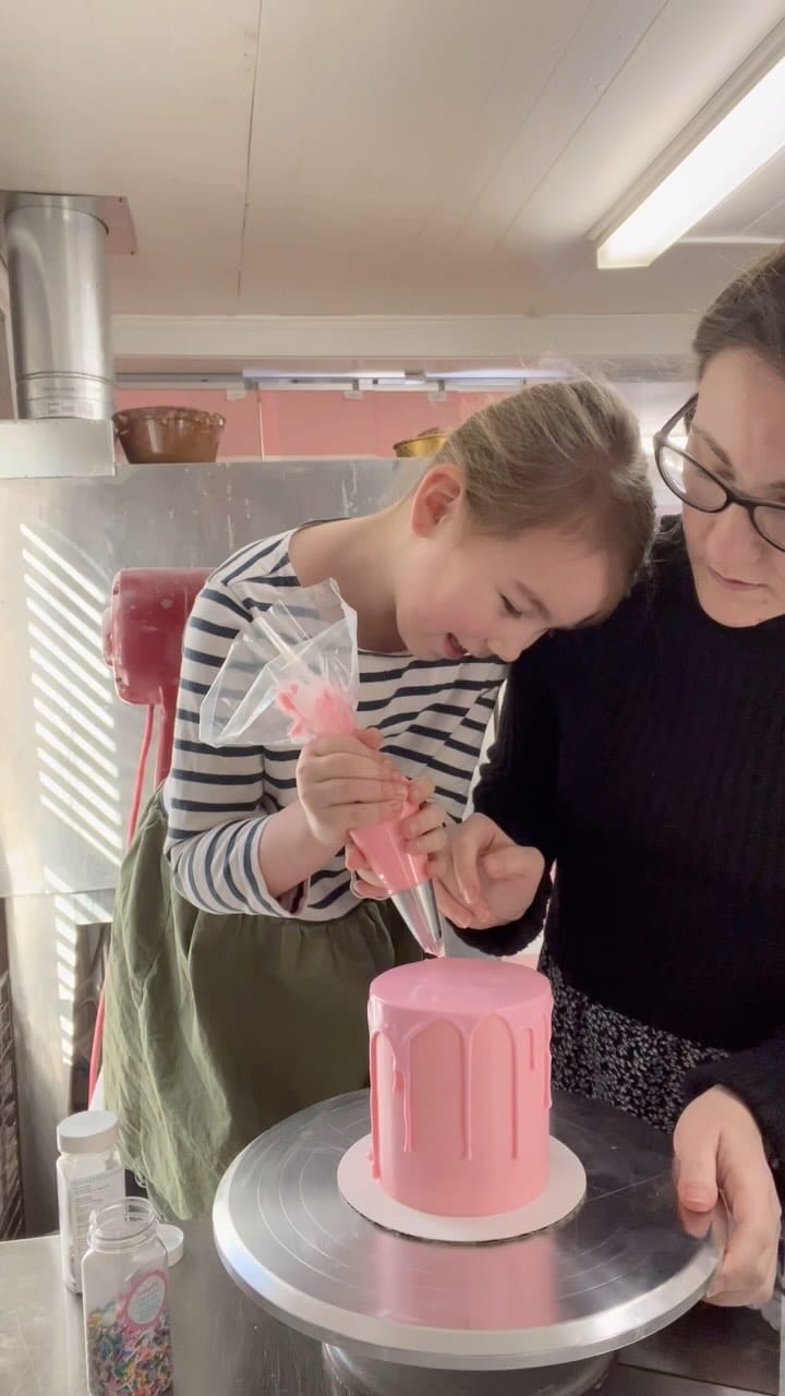 Post 8 by Cake Mama on Instagram (video)