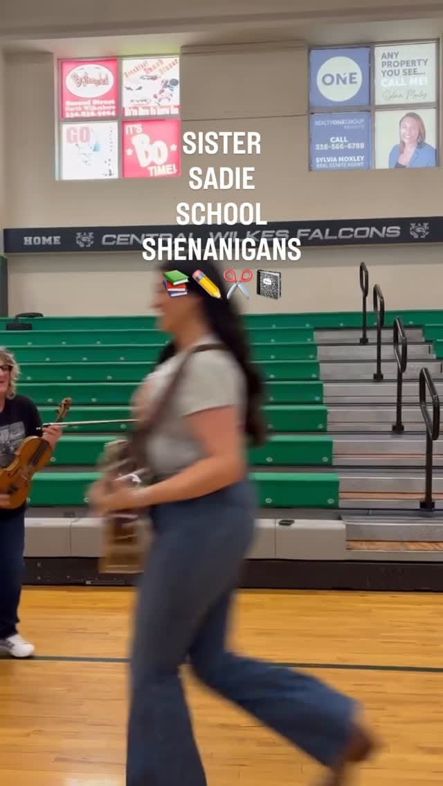 Post 9 by J A E L E E  R O B E R T S 🎶 on Instagram (video)