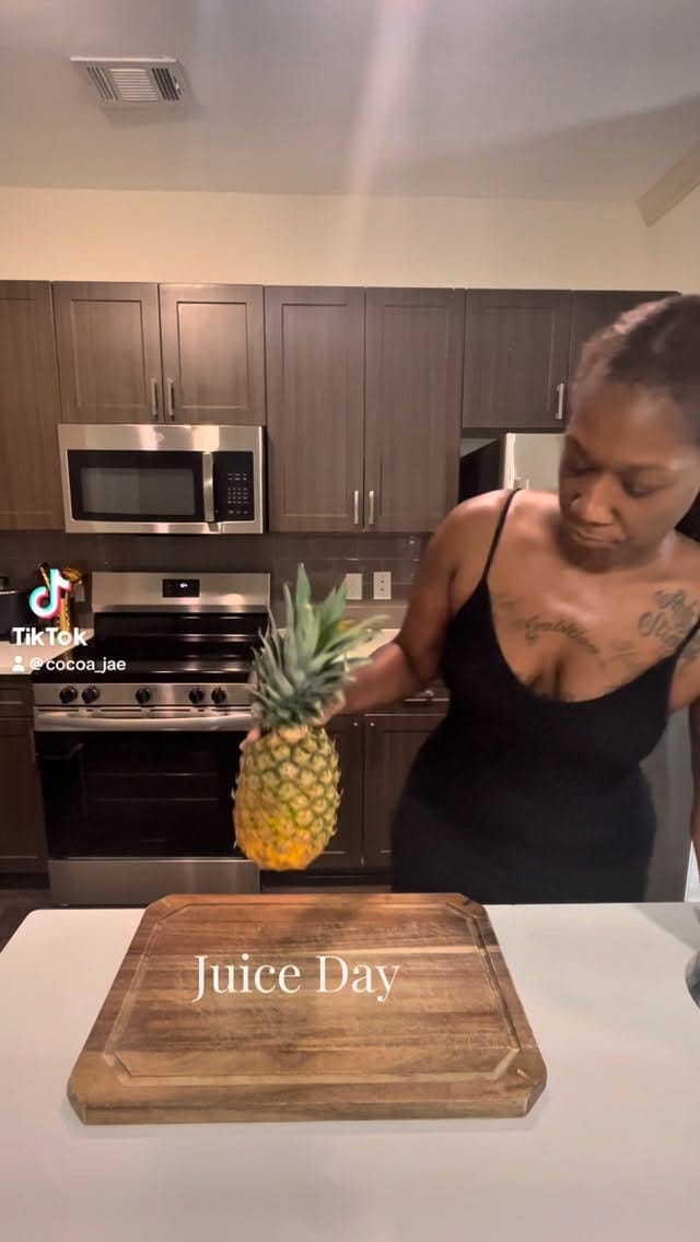 Post 3 by Lola Blacc on Instagram (video)