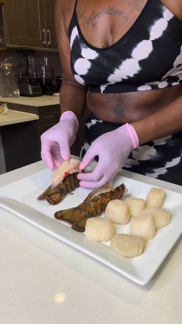 Post 10 by Lola Blacc on Instagram (video)