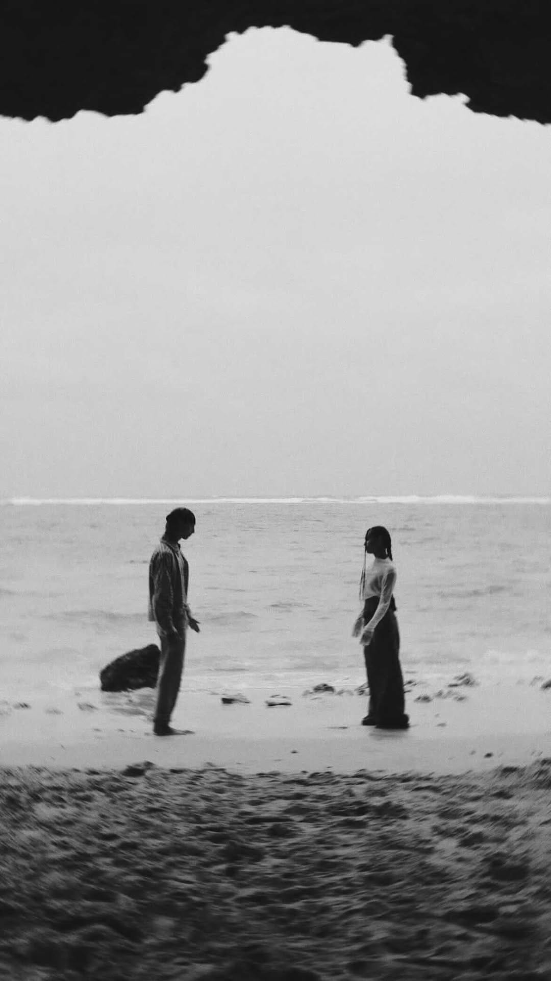 Post 10 by S T R A N I Z A on Instagram (video)