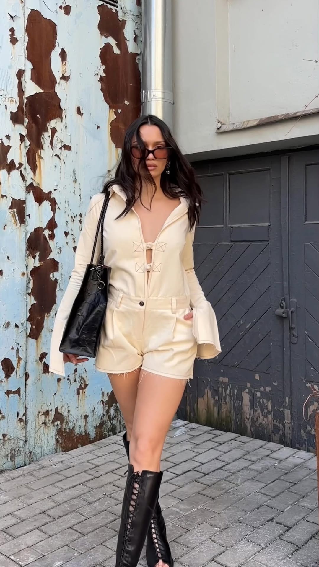 Post 1 by S T R A N I Z A on Instagram (video)