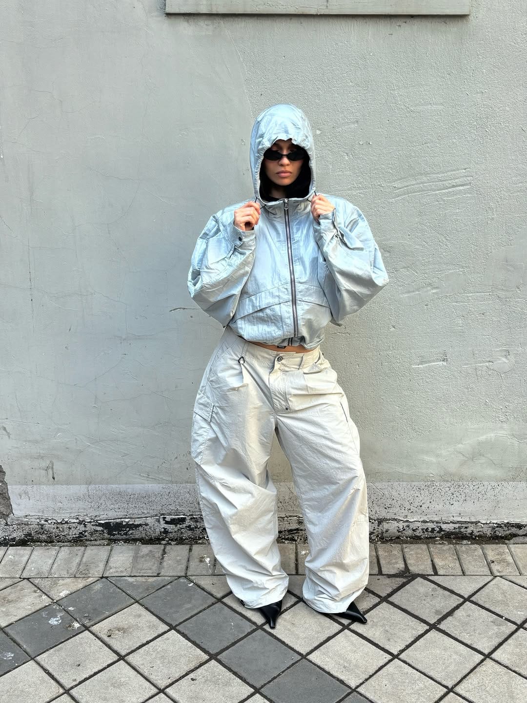 Post 3 by S T R A N I Z A on Instagram (carousel)