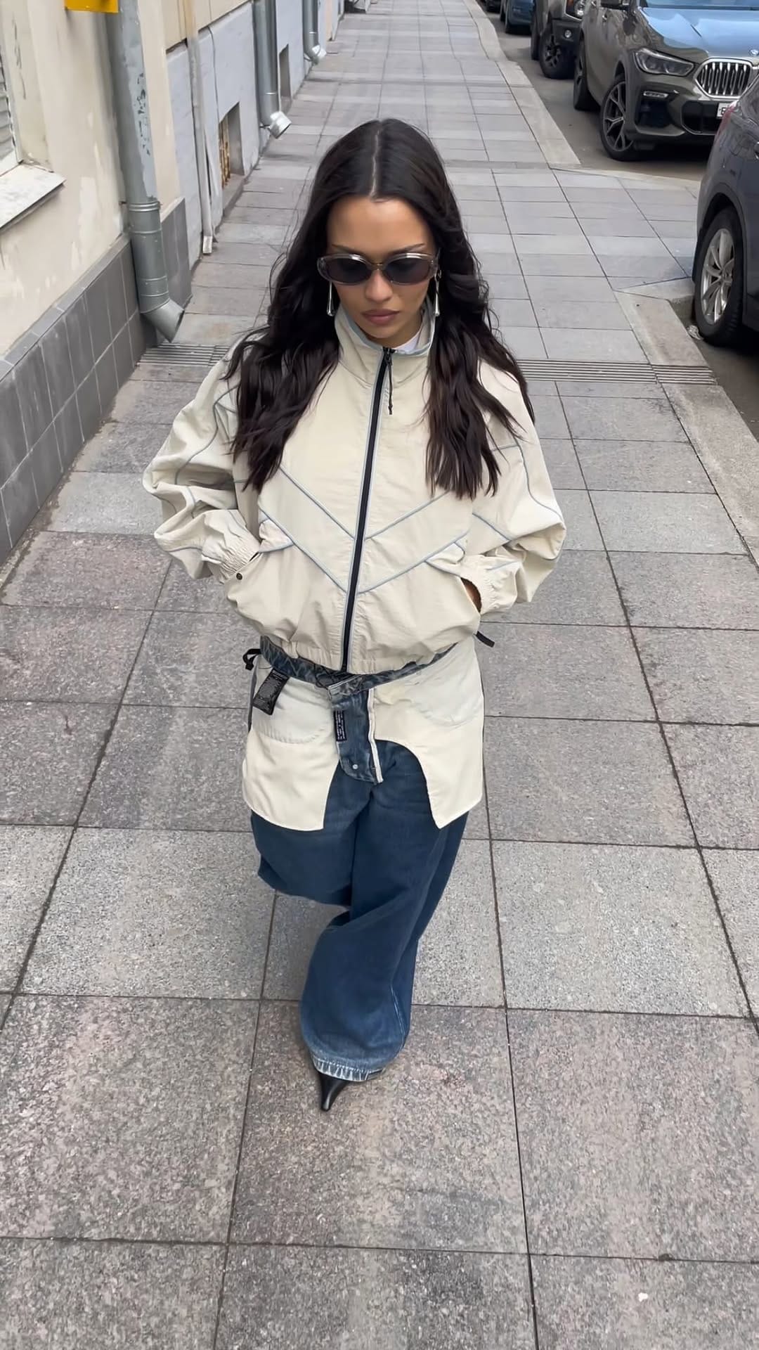 Post 4 by S T R A N I Z A on Instagram (video)