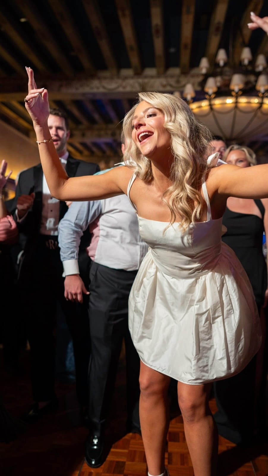 Post 7 by Michigan Bridal Specialist HMUA on Instagram (video)