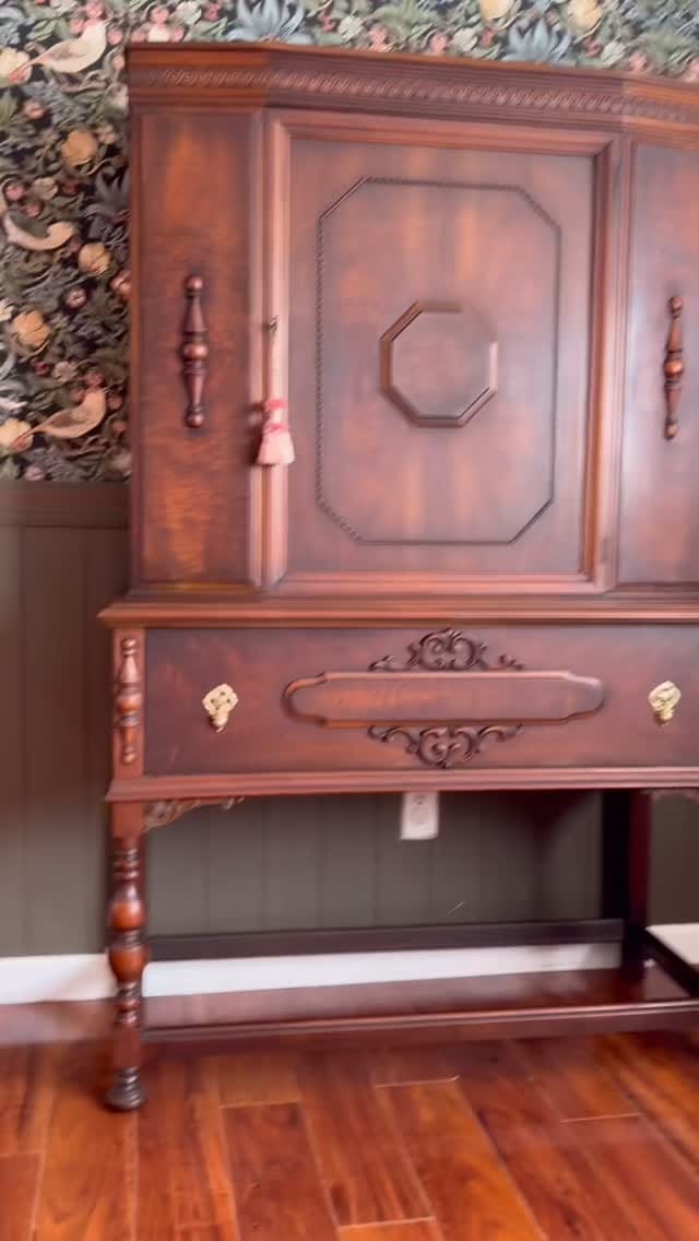 Post 3 by Vlada P - Furniture Flipping on Instagram (video)