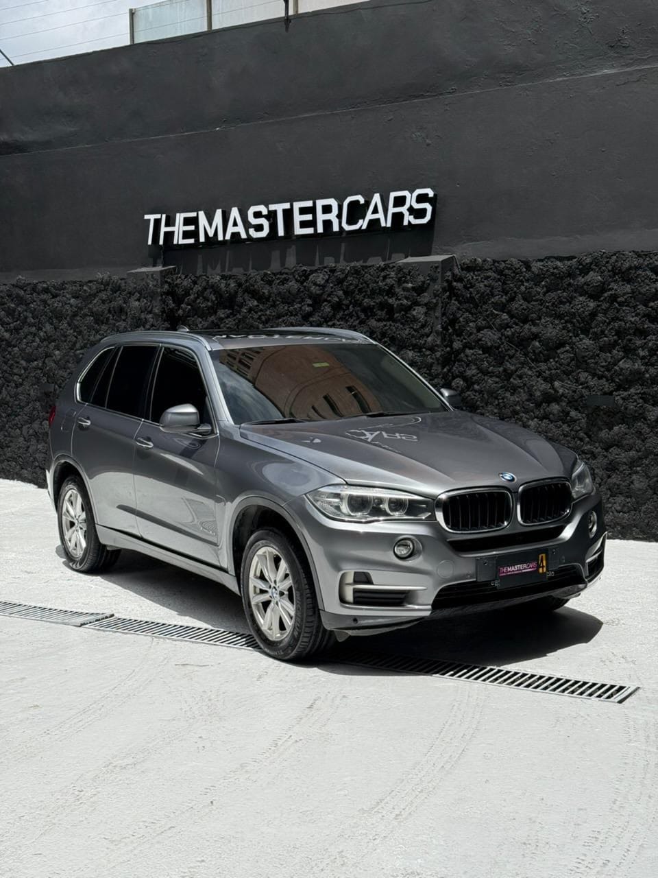 Post 3 by THE MASTER CARS®️ on Instagram (carousel)