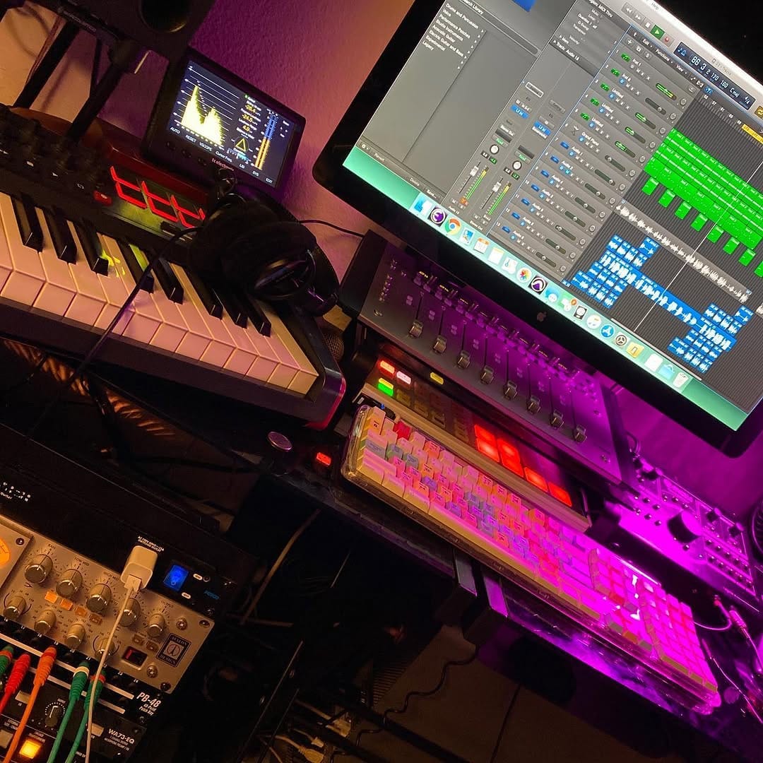 Post 4 by EV on Instagram (image)