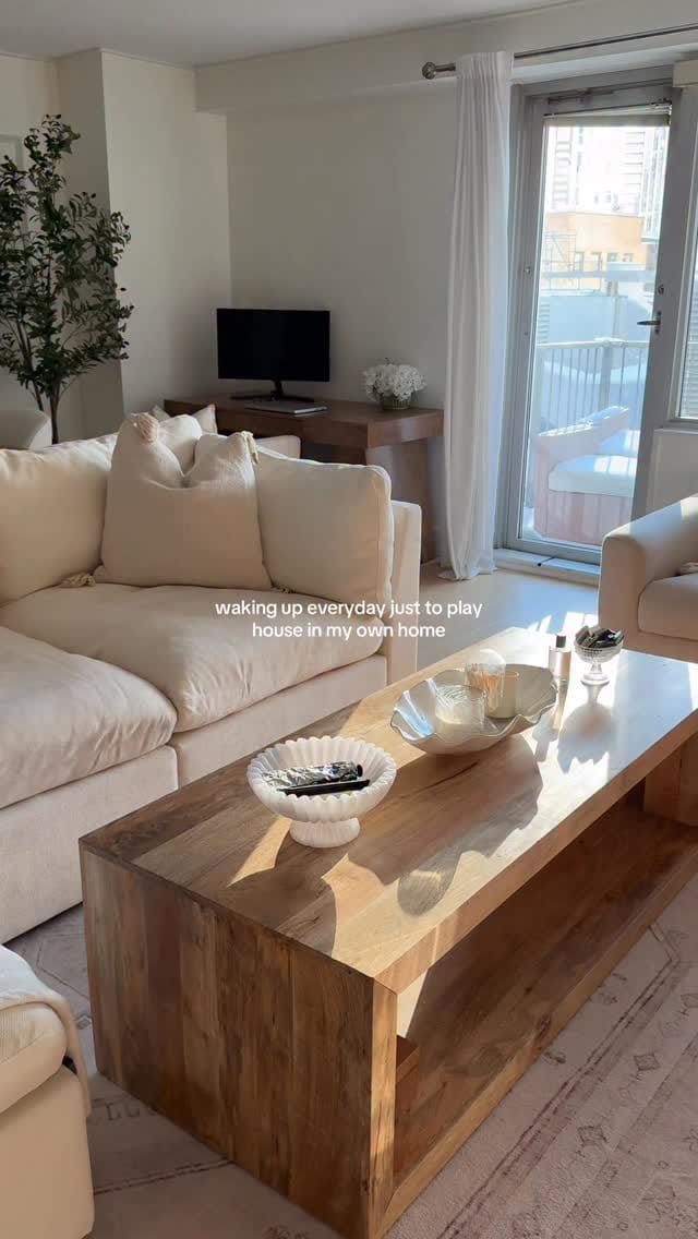 Post 6 by Mia Smith on Instagram (video)