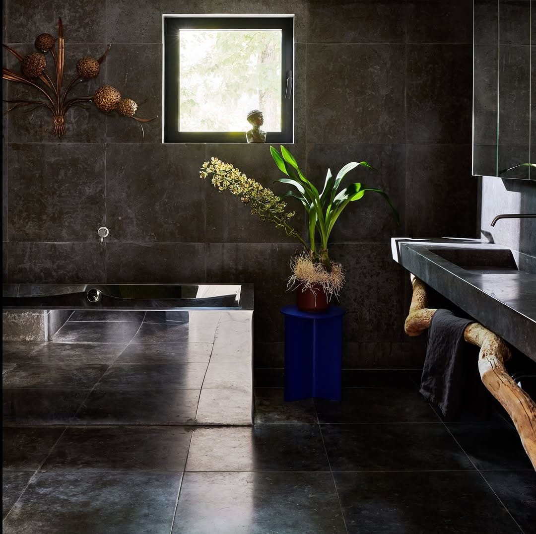 Post 8 by Delia Kenza on Instagram (image)