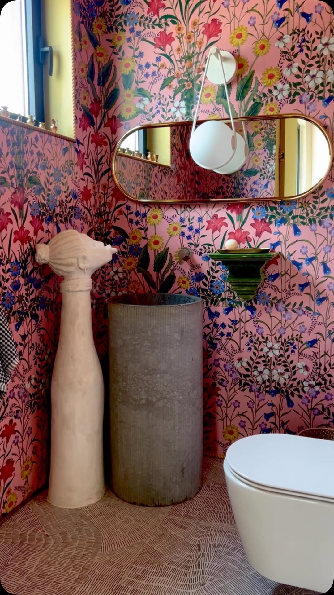 Post 5 by Delia Kenza on Instagram (video)