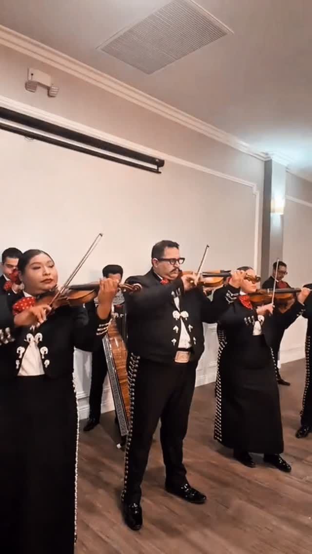 Post 4 by Mariachi Nuestras Raices on Instagram (video)