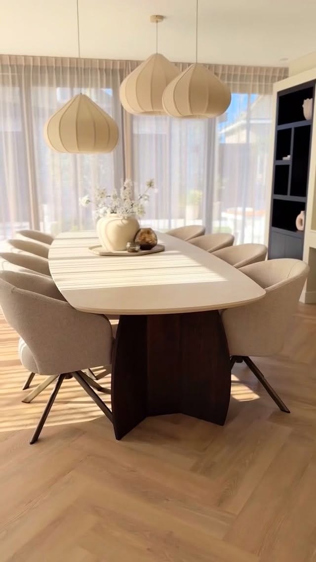 Post 2 by Nicholson Tina on Instagram (video)