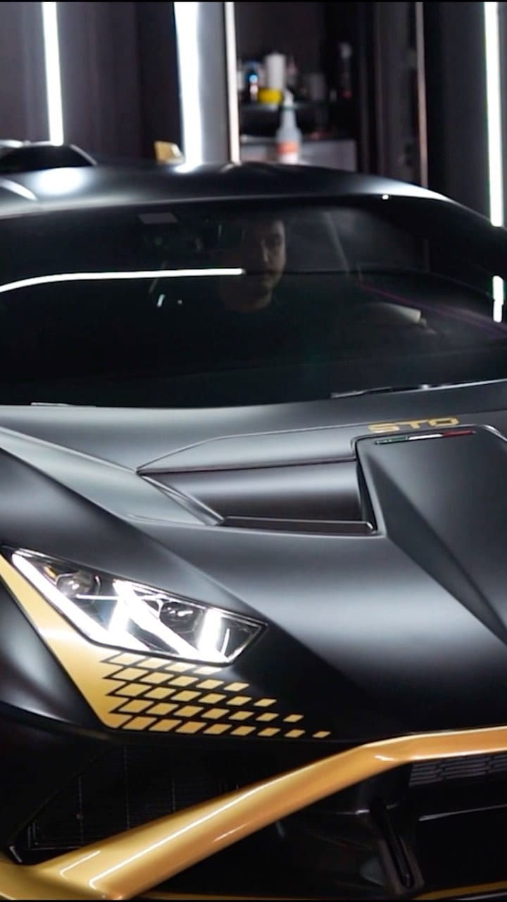Post 10 by ixexotics on Instagram (video)