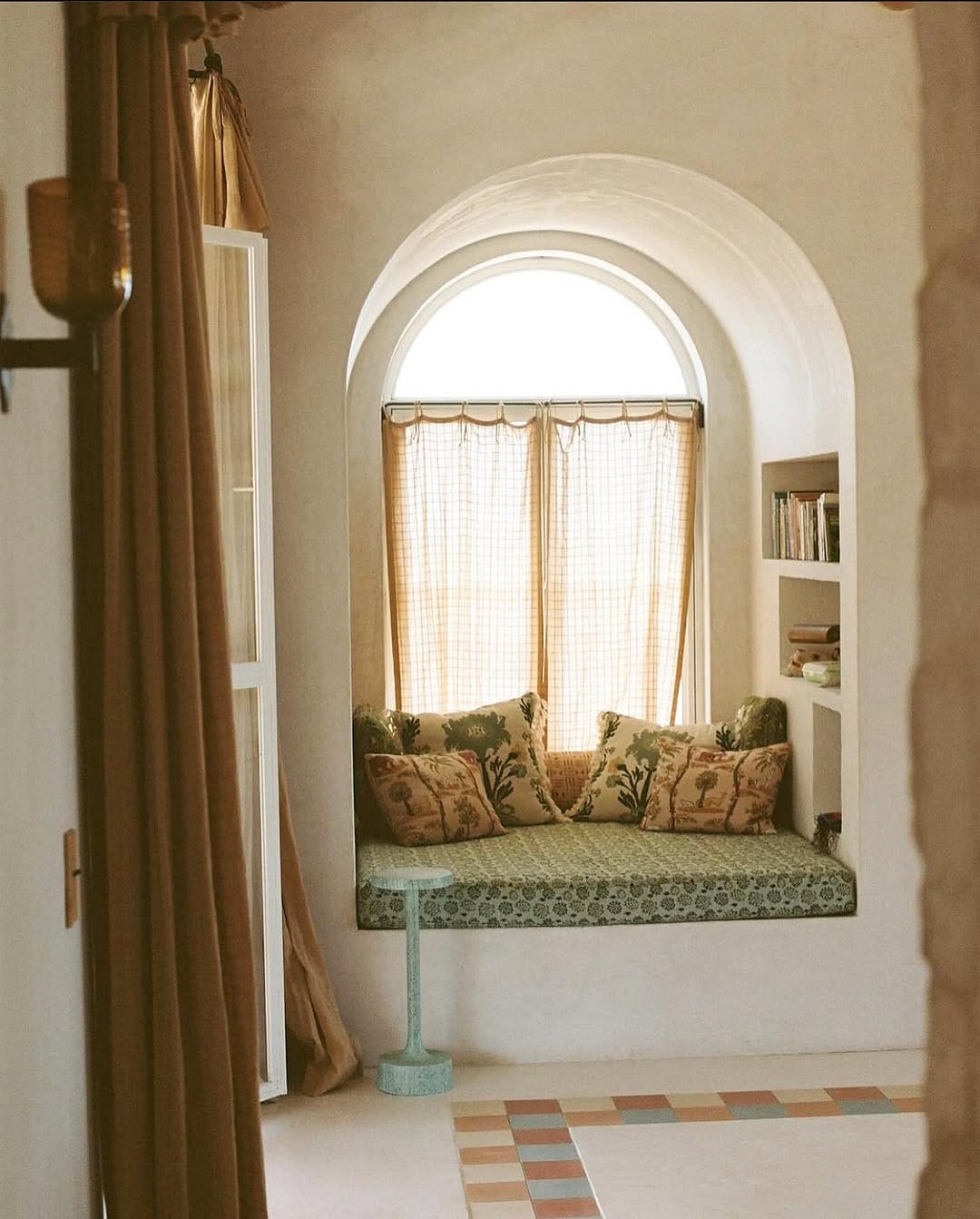 Post 4 by A.B.S. on Instagram (image)