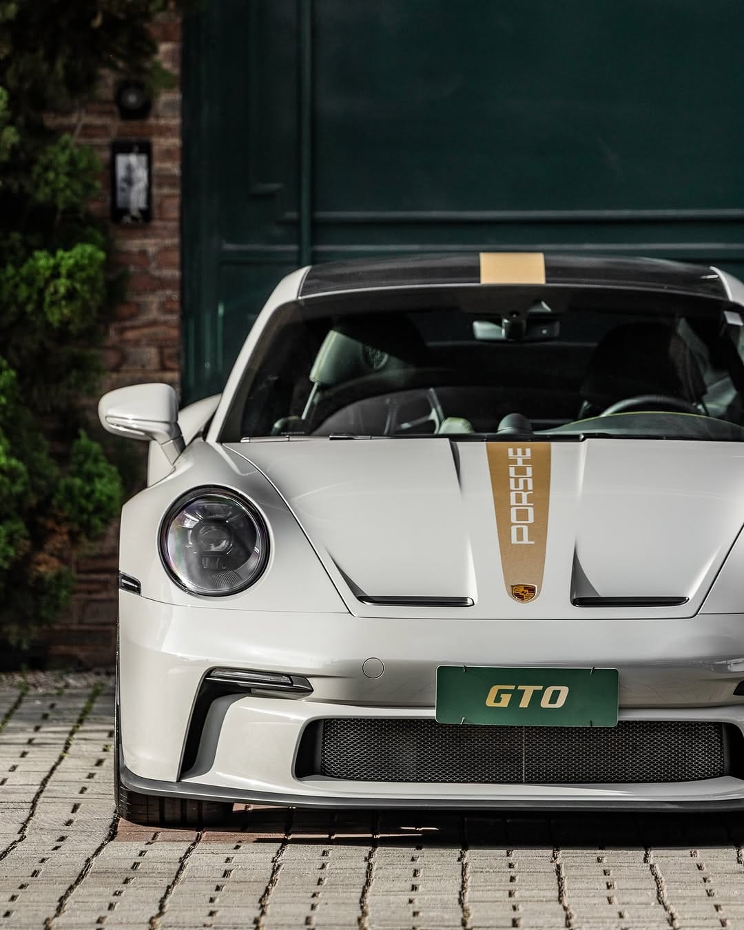 Post 3 by GTO - Loja de carros esportivos e importados on Instagram (carousel)