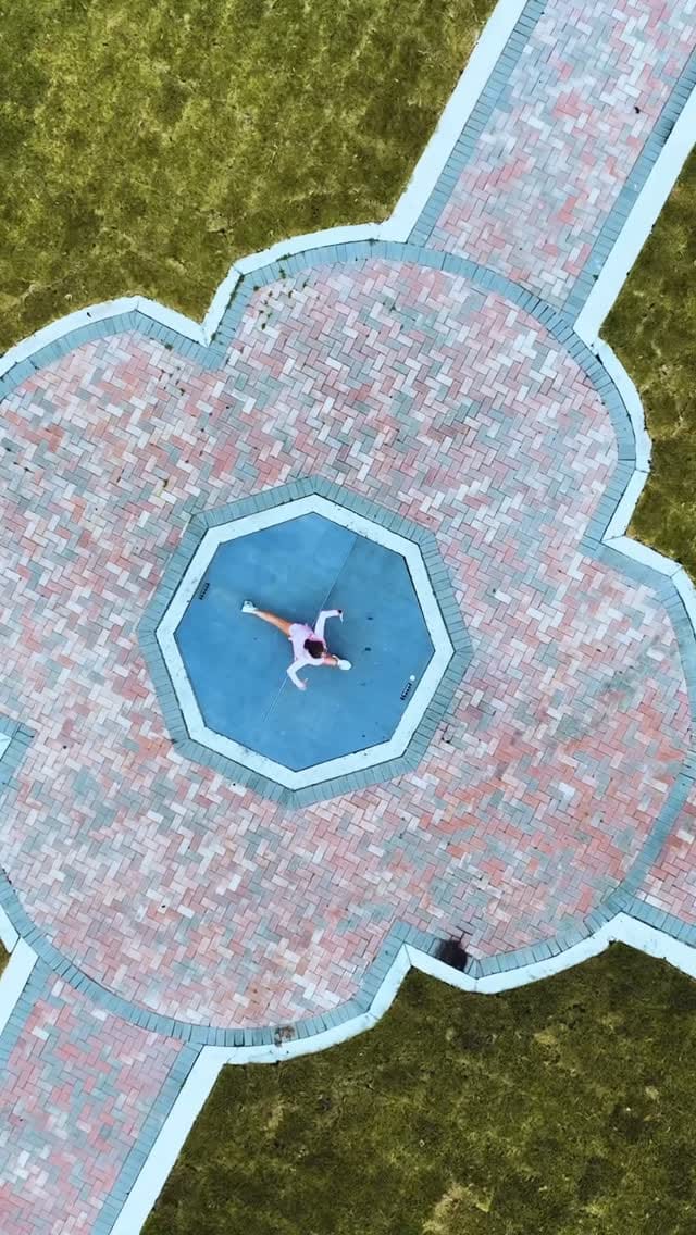 Post 1 by Hanna Stretch on Instagram (video)