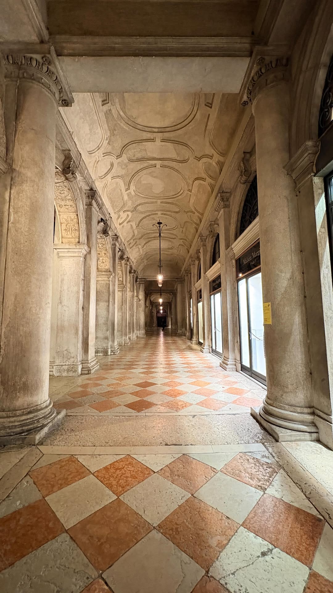 Post 9 by Alex / Déco & Maison on Instagram (video)