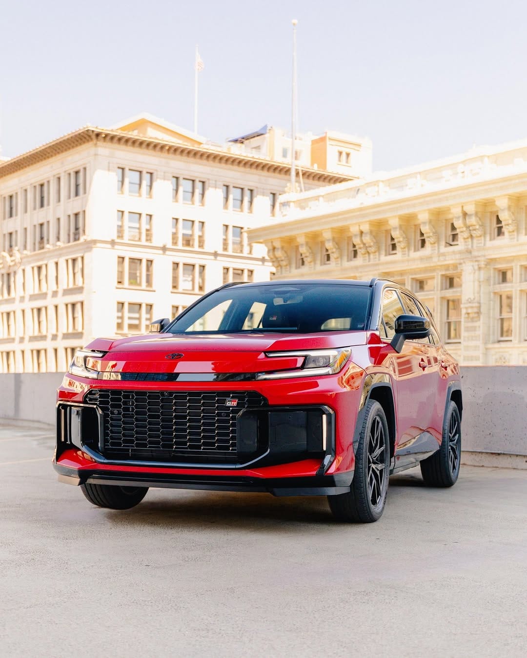 Post 8 by Toyota Latino on Instagram (carousel)