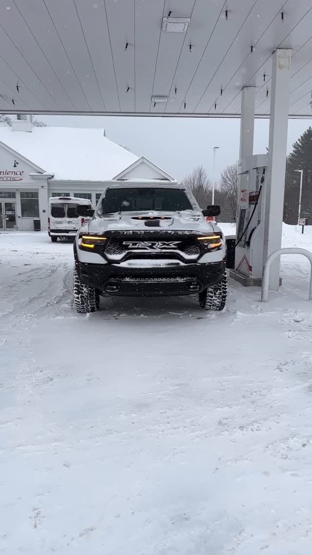 Post 6 by GivingZeroFuchs on Instagram (video)