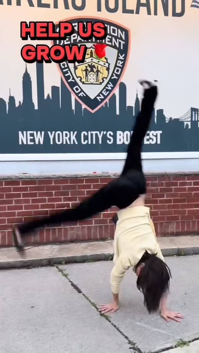 Post 5 by Julia Fox on Instagram (video)