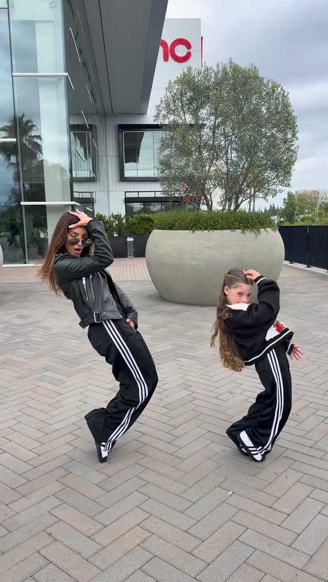 Post 4 by MELISSA MOLINARO on Instagram (video)