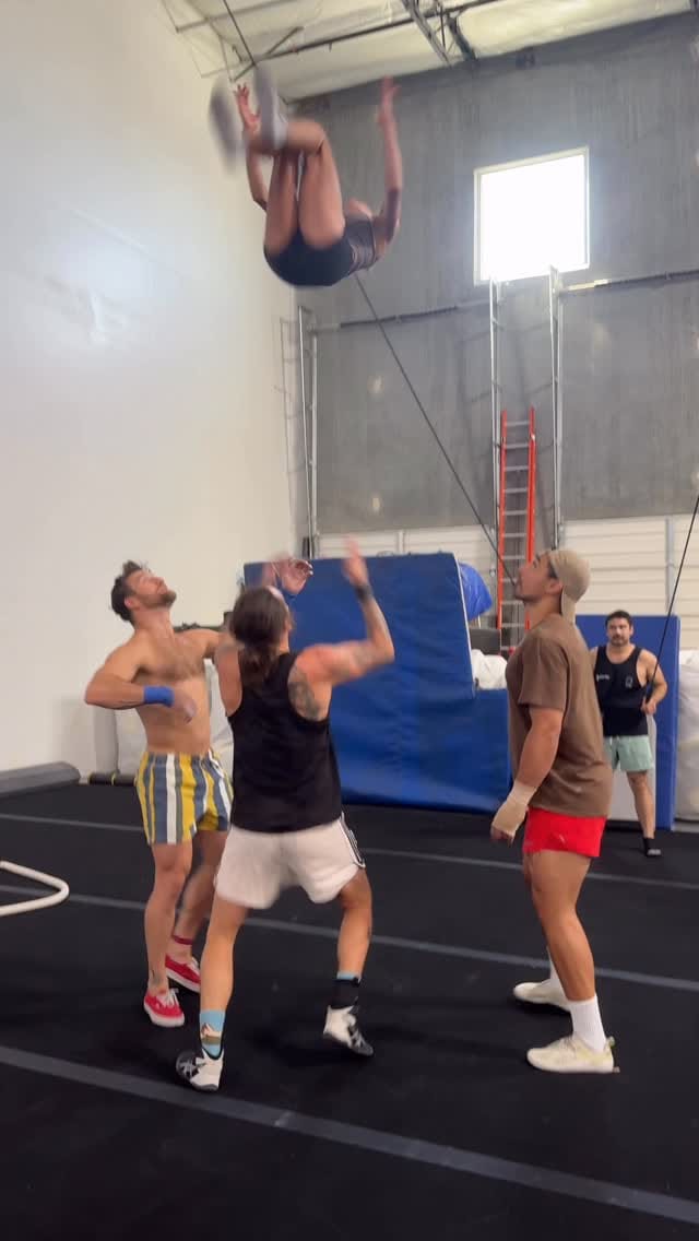 Post 7 by ▪️𝐕𝐥𝐚𝐝𝐚 𝐑𝐨𝐦𝐚𝐧𝐨𝐯𝐚 ▪️ on Instagram (video)
