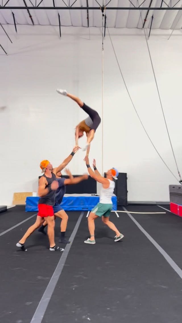 Post 2 by ▪️𝐕𝐥𝐚𝐝𝐚 𝐑𝐨𝐦𝐚𝐧𝐨𝐯𝐚 ▪️ on Instagram (video)