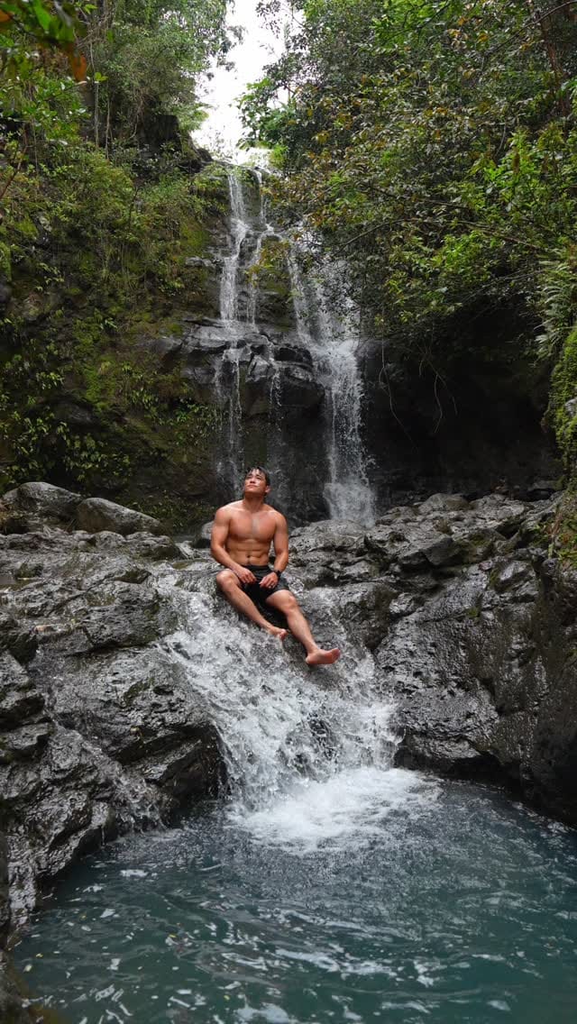 Post 1 by Anthony Castro • Hawaii on Instagram (video)