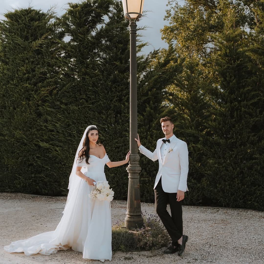 Post 8 by Yasmin Bartlett on Instagram (carousel)