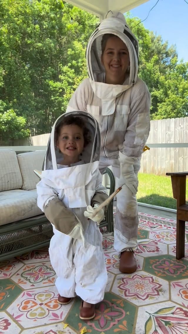 Post 1 by McKAY Opeifa | Apitherapist | Master Beekeeper on Instagram (video)