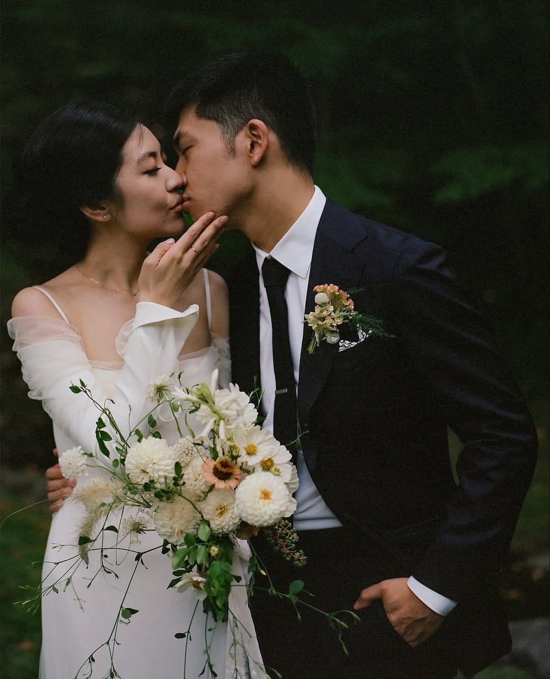 Post 4 by NYC & Philadelphia documentary wedding photo/video 🇺🇦 on Instagram (carousel)