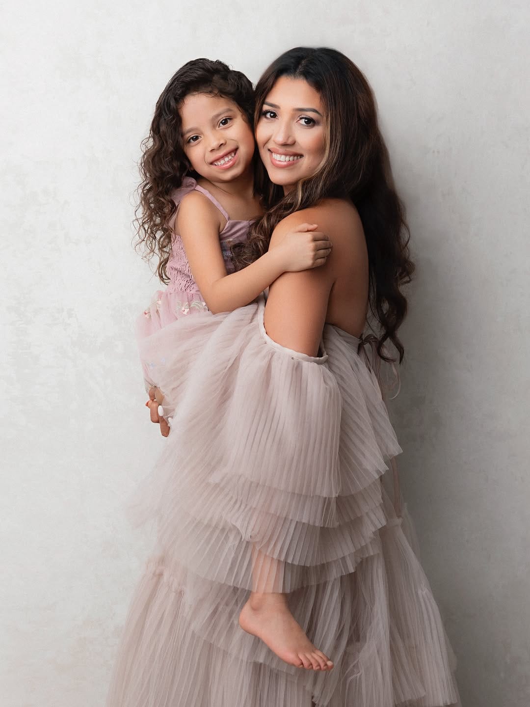Post 7 by Photography by Ale | Houston Maternity Newborn Photographer on Instagram (carousel)
