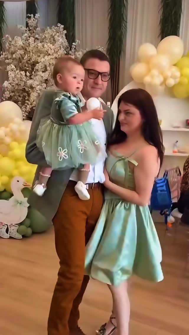 Post 3 by 2ClassyGals Events & Flowers on Instagram (video)