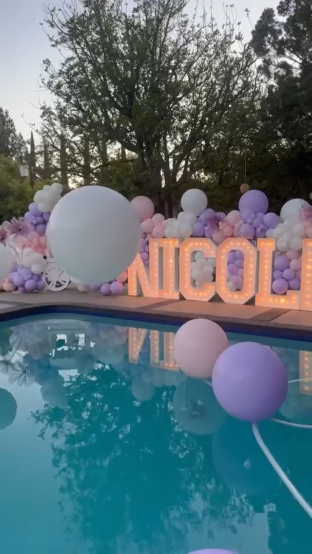 Post 8 by 2ClassyGals Events & Flowers on Instagram (video)
