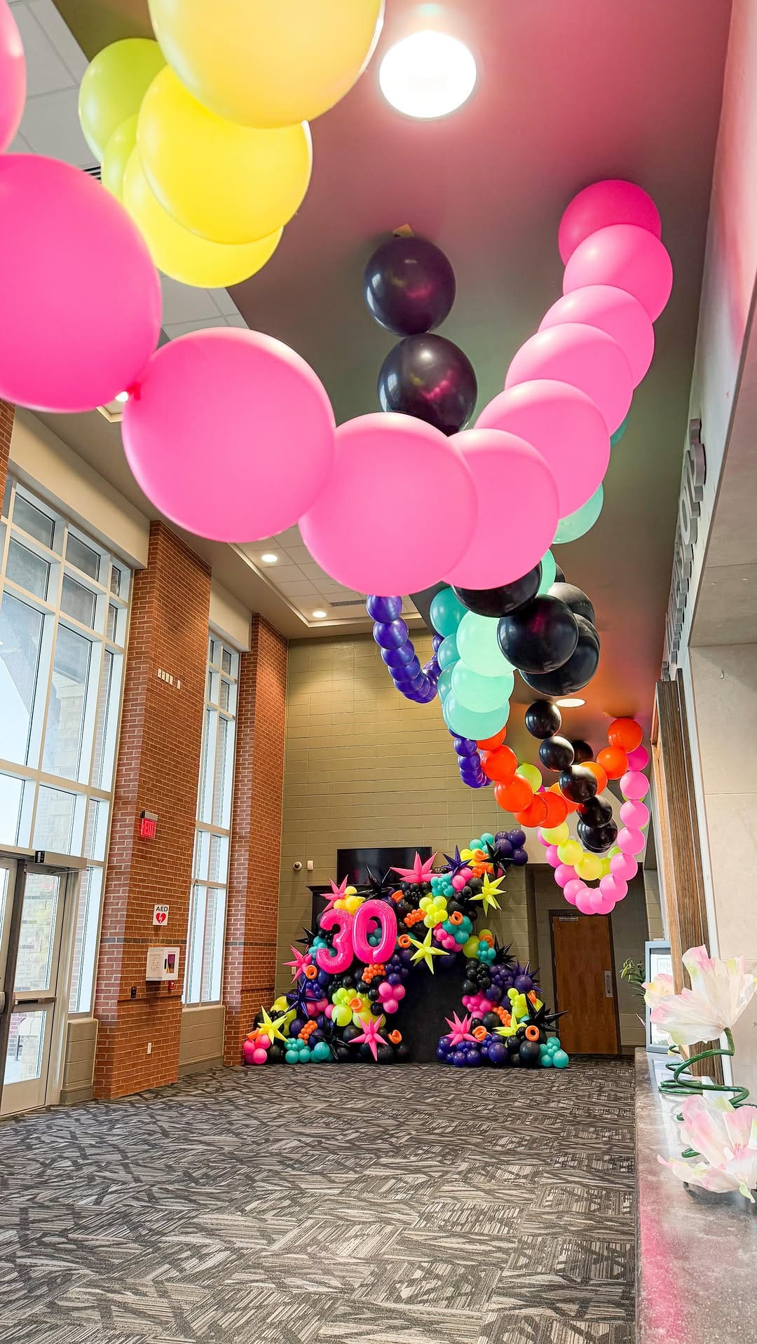 Post 4 by Gina's Balloon Decor | Huntsville Balloon Artist + Coach on Instagram (video)