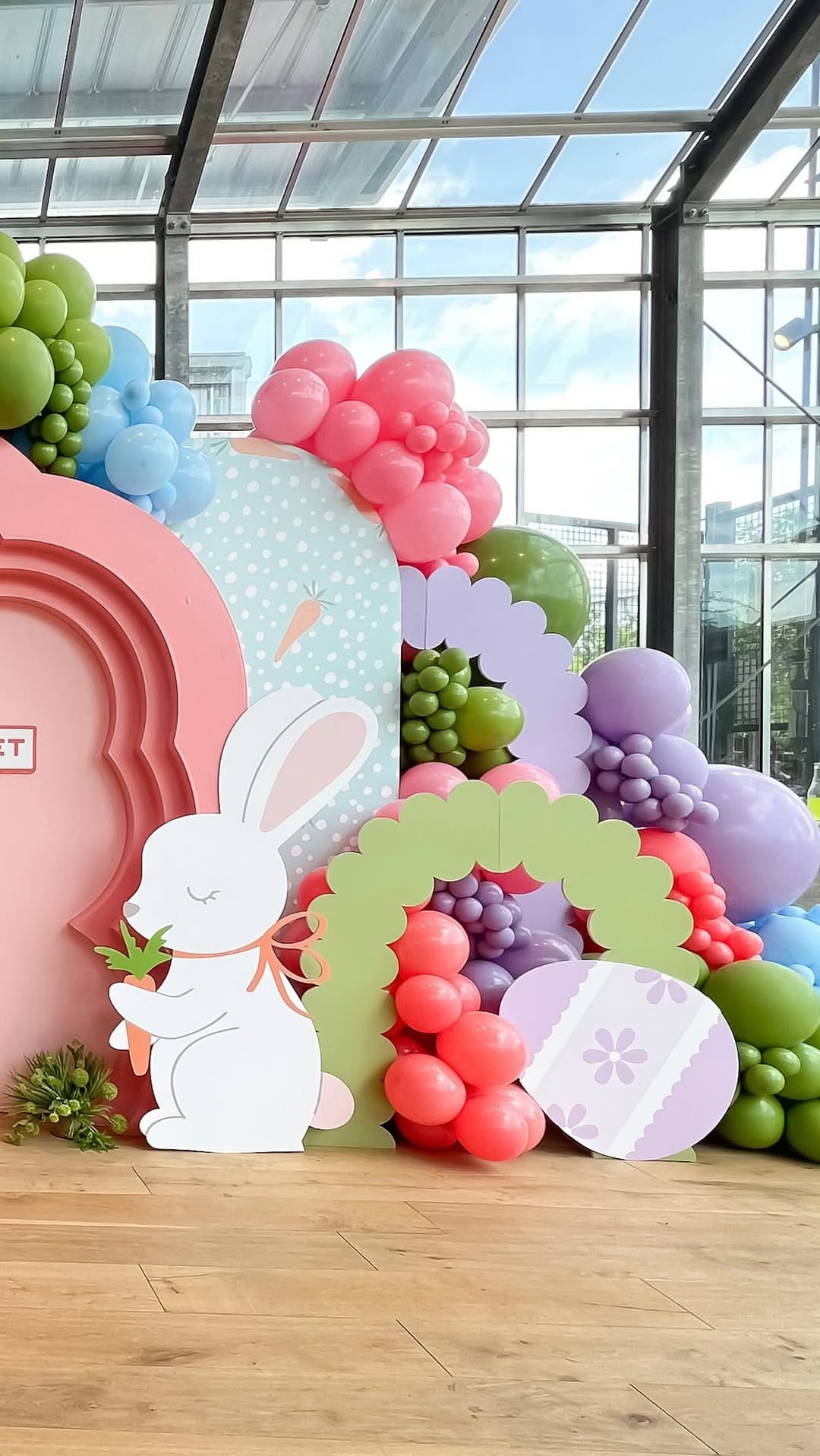 Post 8 by MODERN EVENT DECOR & BALLOONS on Instagram (video)